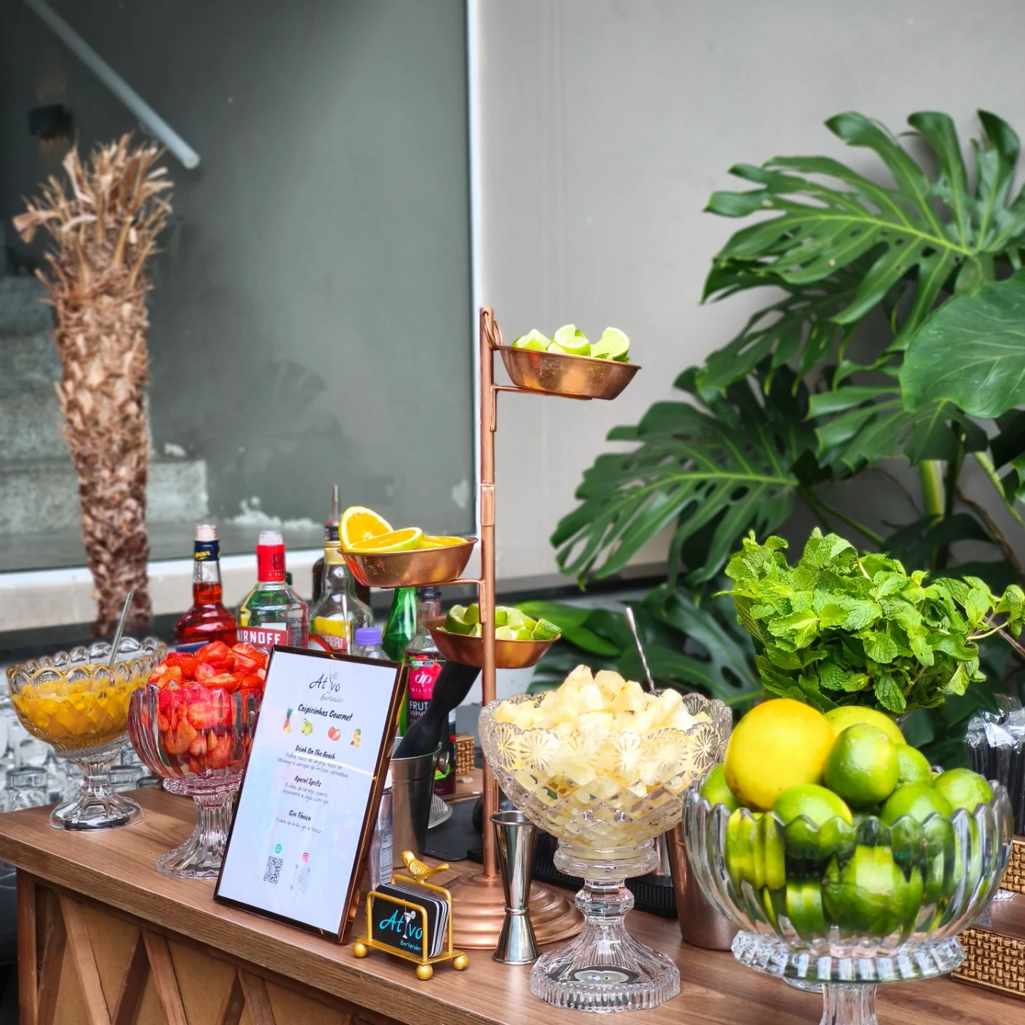 Bar da Ativo Bartender preparado com frutas, bebidas e cardápio